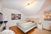 Sonniges und top gepflegtes Einfamilienhaus mit Eigengarten in Ruhelage - Schlafzimmer