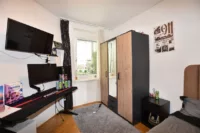 2. Schlafzimmer
