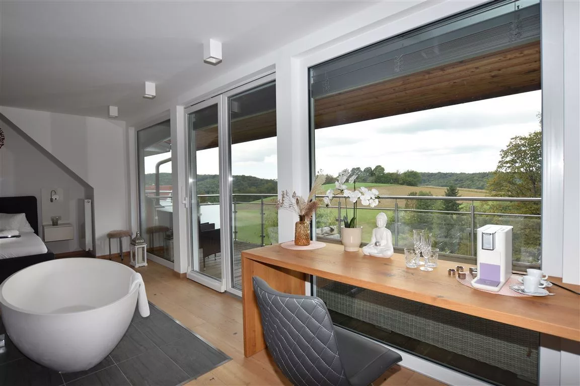 Bezau­berndes und top ausge­stat­tetes Boutique Hotel mit 4 roman­ti­schen Suiten, 18 Zimmern und einer Betreiberwohnung 8282 Loipersdorf bei Fürstenfeld, Hotel zum Kauf
